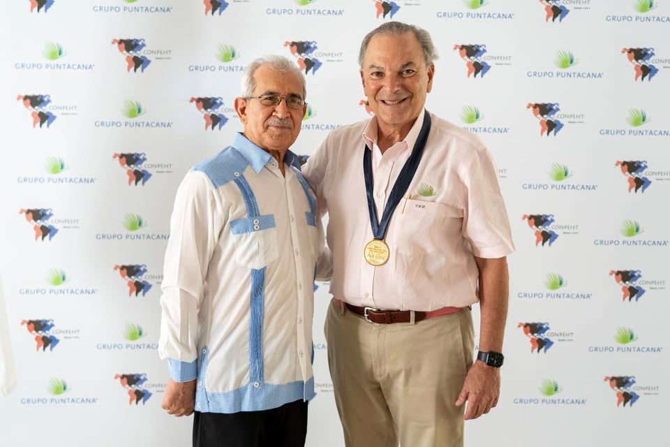 Frank Rainieri recibe Medalla de Oro al Mérito Panamericano de Turismo