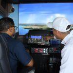 IDAC estimula interés por la aviación con simulador de vuelos en feria del Cibao