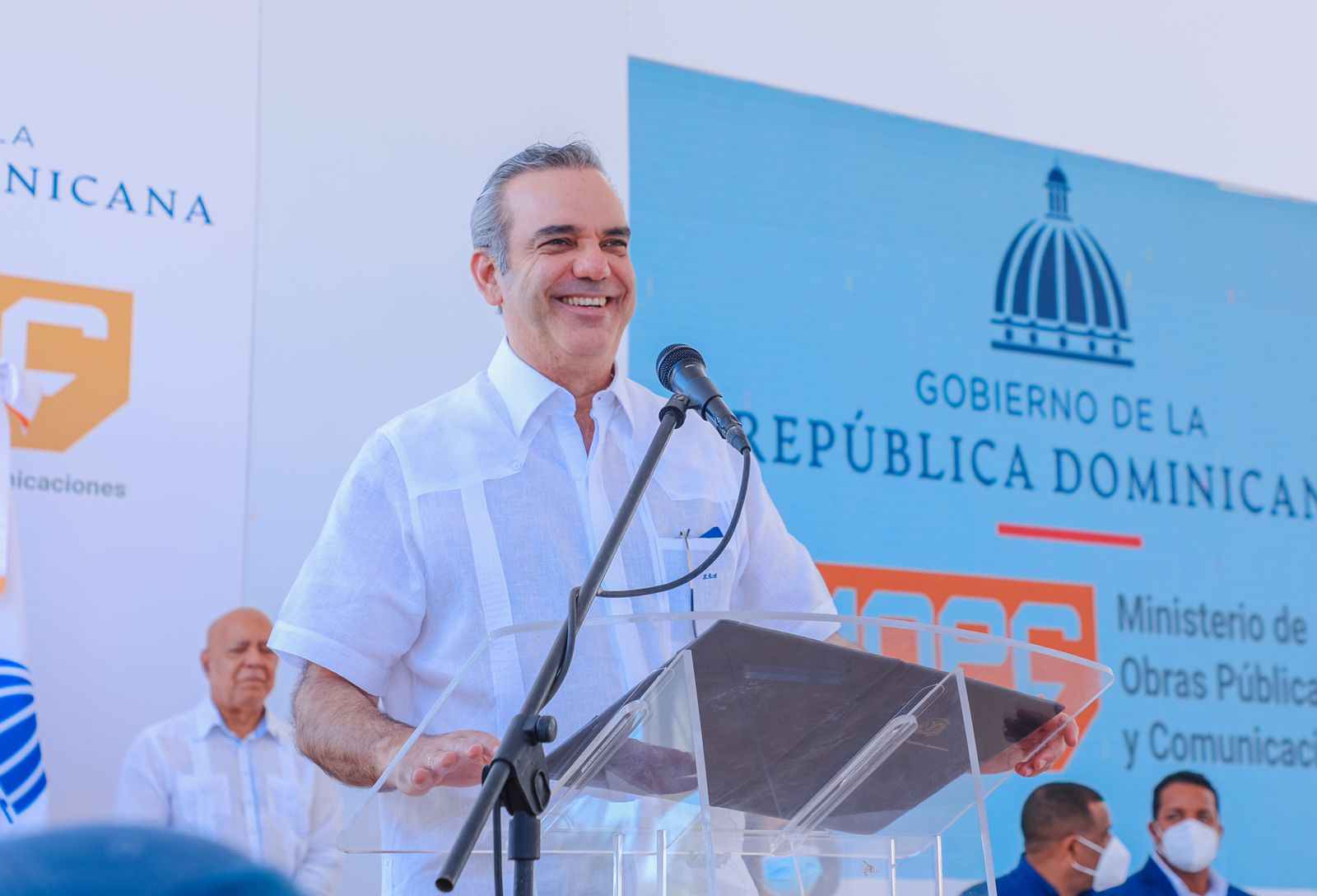 Con Inversión de 1500 millones, gobierno inicia reconstrucción carretera Barahona-Enriquillo