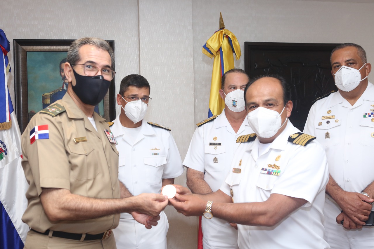 Ministro de Defensa recibe visita del Comandante de la Armada de República de Colombia