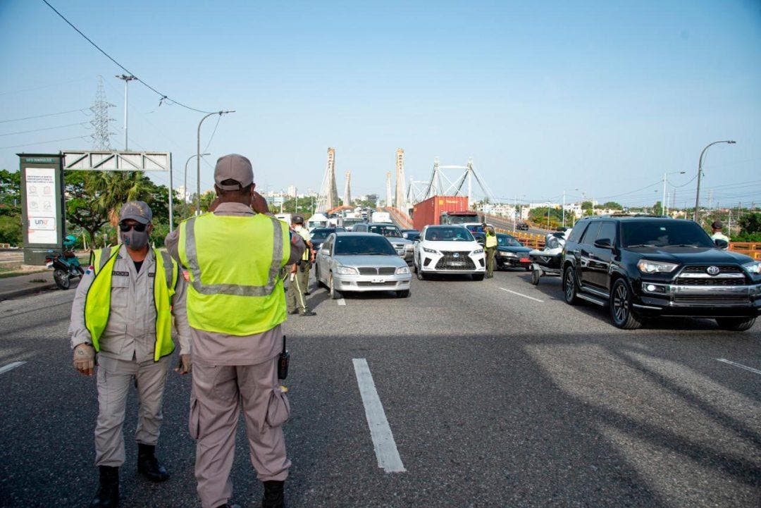 Director de la Policía Nacional prohíbe los retenes y chequeos en avenidas