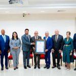 El Senado reconoce a Ernesto Veloz por sus 30 años de aportes al turismo