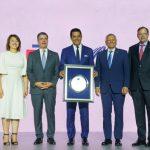 Collado recibe reconocimiento y destacan auge del turismo en el país